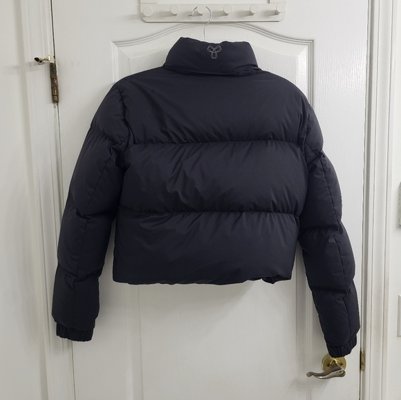 BNWT Aritzia TnA The Mega Puff Short Puffer Jacket XS - Picture 9 of 9